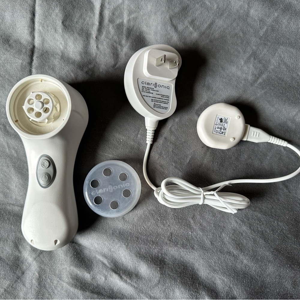 Clarisonic White Skincare Device with Charger